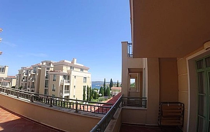 ID 8907 Трикімнатна квартира у Флорес Гарден Фото 6