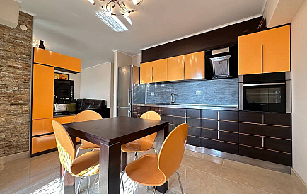ID 14659 Велика трикімнатна квартира в Естебан Фото 1 
