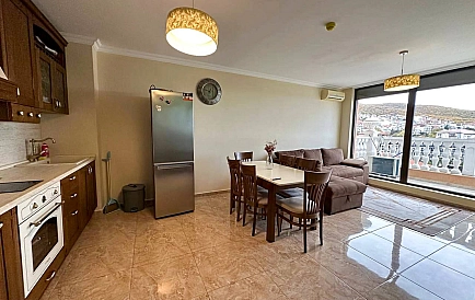 ID 13080 Трикімнатна квартира в Адмірал Фото 2