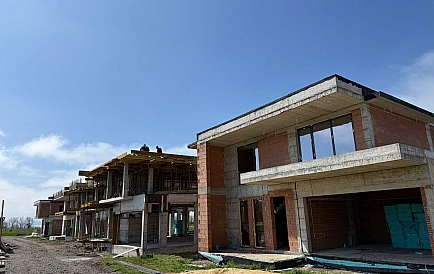 ID 13577 Будинки від забудовника в Cелебріті Хоумс Фото 2