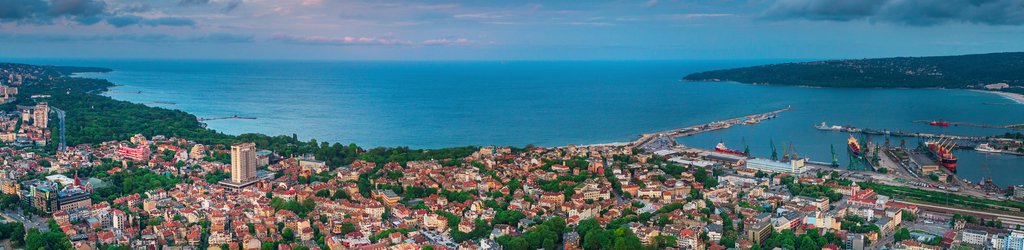 Панорама міста та морської затоки — Варна Панорама міста та морської затоки — Варна