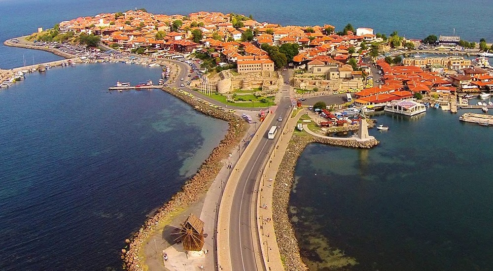 Панорама старого міста та дороги через перешийок — Несебр Панорама старого міста та дороги через перешийок — Несебр